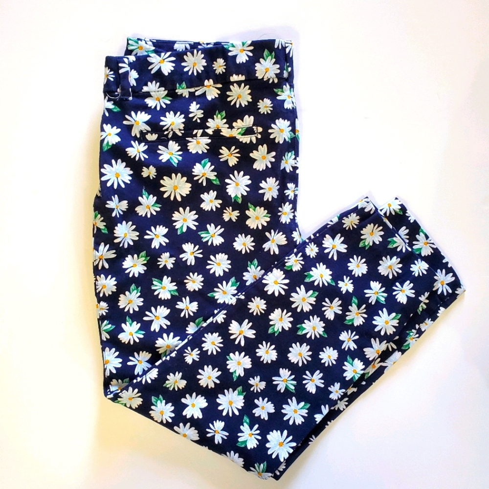 Old Navy Pixie Ankle Pants with Daisy Print